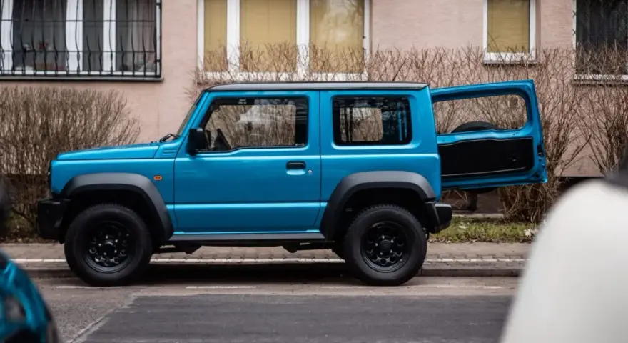 Pojemność baku Suzuki Jimny - ile litrów paliwa naprawdę zmieścisz?