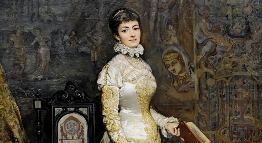 Portret Heleny Modrzejewskiej, symbolizujący jej bogatą biografia. Aktorka w bogatej sukni trzyma książkę, w tle malowidła.