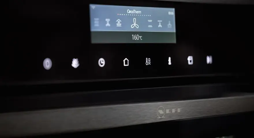 Ugnens display visar CircoTherm och en varmluft symbol vid 160°C.