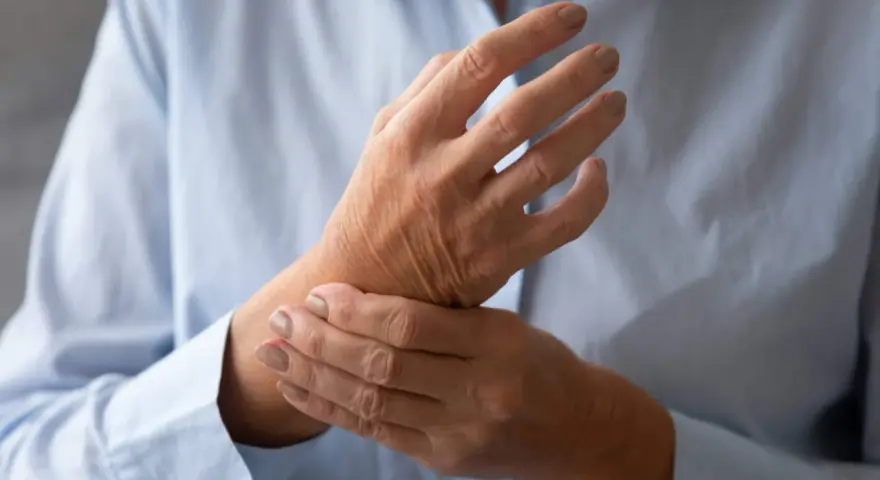 Wędrujące bóle stawów: przyczyny, objawy, diagnoza. Nie ignoruj!