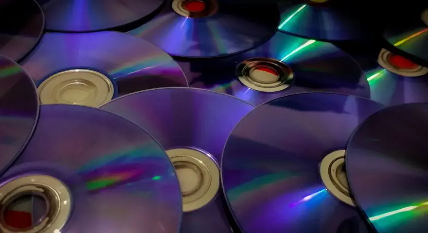 Do czego służy płyta CD? Odkryj jej zastosowania i funkcje