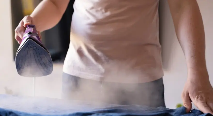 Jak usunąć nadruk z bluzki? Sprawdzone domowe i chemiczne metody