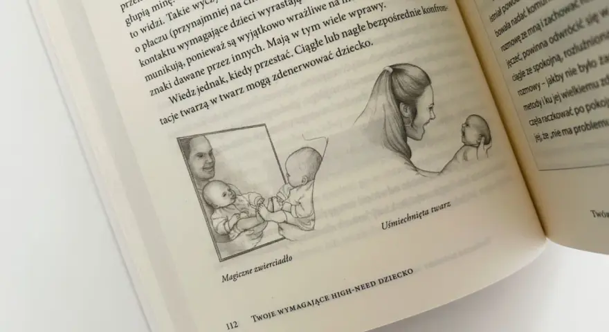 Ilustracja przedstawia matkę i dziecko, a także odbicie w lustrze. Dziecko jest wymagające, ale matka reaguje z miłością.