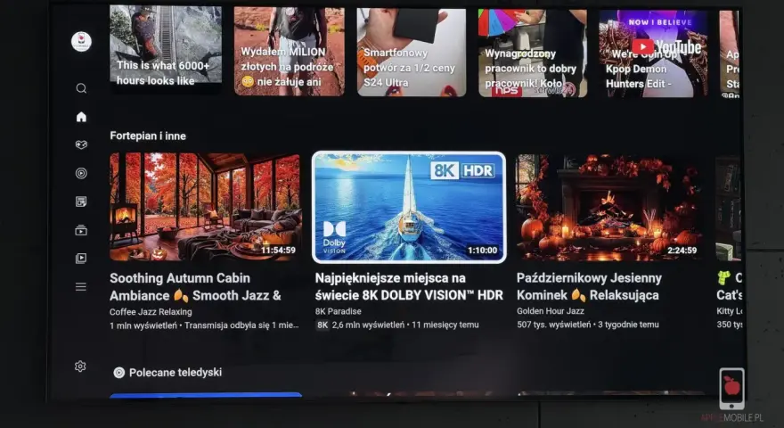 Ekran telewizora z interfejsem YouTube. Widać reklamy, w tym "Kpop Demon Hunters Edit", oraz filmy relaksacyjne, np. "Soothing Autumn Cabin". Użycie youtube adblock pozwala na oglądanie bez przerw.