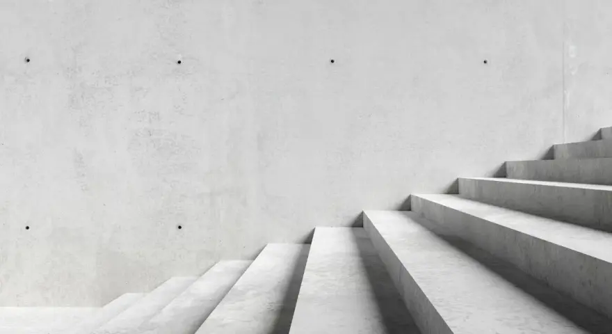 Minimalistyczne schody betonowe, idealne dla tych, którzy szukają, jak tanio wykończyć schody betonowe.