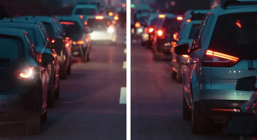 Luci sfocate e distorte nel traffico, come vedono i miopi astigmatici. Un'esperienza visiva caotica e abbagliante.