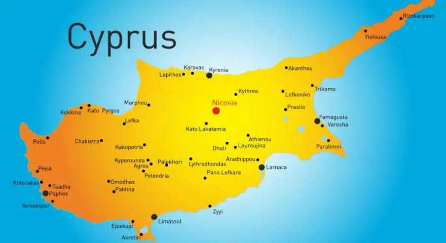Mapa Cypru z zaznaczonymi miastami: Nikozja, Limassol, Larnaka, Famagusta. Pozwala zobaczyć, gdzie jest Cypr.