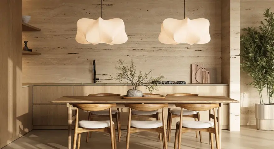 Ein Essbereich im **scandinavian style** mit Holztisch, Stühlen und Hängeleuchten. Natürliche Materialien und helle Farben schaffen eine ruhige Atmosphäre.