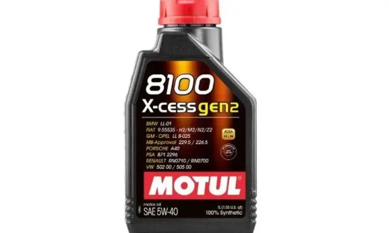 Butelka oleju silnikowego Motul 8100 X-cess gen2 SAE 5W-40.