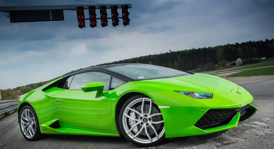 Jak się mówi Lamborghini? Odkryj poprawną wymowę po polsku