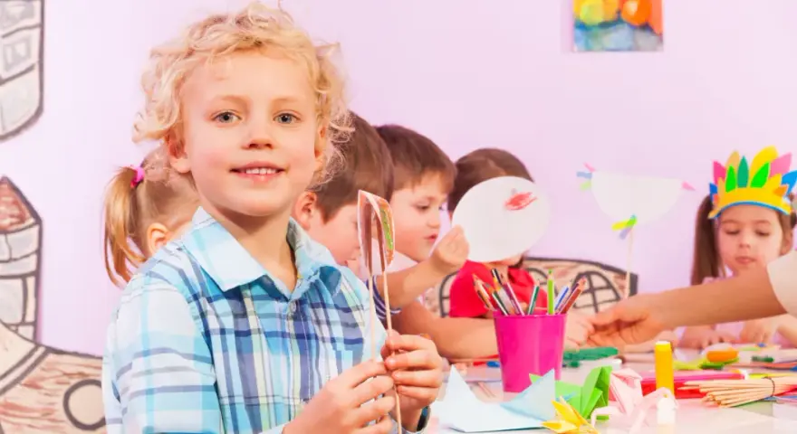 Ile opiekunek na dziecko w żłobku? Oto kluczowe przepisy i normy