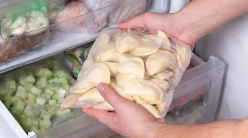 Pierogi z zamrażarki: Ile czasu i jak mrozić, by były pyszne?