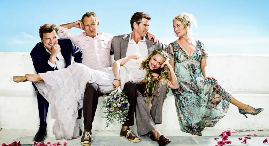 Aktorzy z filmu Mamma Mia: Colin Firth, Stellan Skarsgård, Pierce Brosnan, Amanda Seyfried i Meryl Streep.