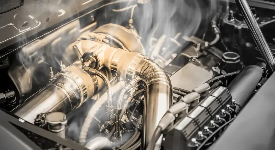Surchauffe moteur : causes, symptômes et comment réagir vite