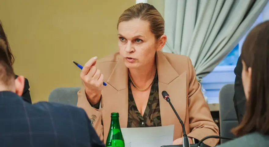 Obowiązek nauki do 18 lat: Poznaj prawa, opcje i uniknij grzywny!