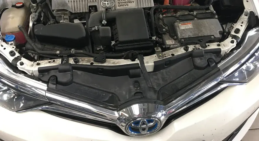 Jak uruchomić silnik w Toyota Auris Hybrid - uniknij problemów z odpaleniem