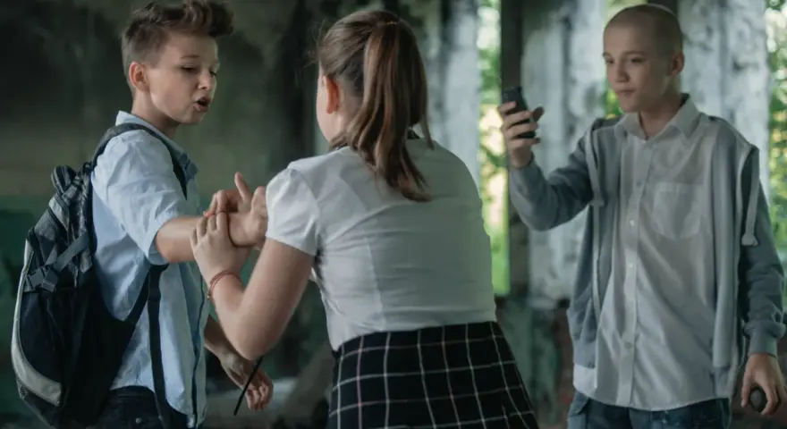 Plac zabaw film czym inspirowany – dramatyczna prawda za fabułą