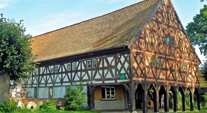 Dom podcieniowy z muru pruskiego, część szlaku mennonitów.