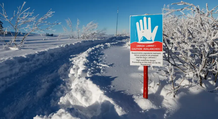 Śnieg w górach: Gdzie leży najwięcej? Raport lawinowy i warunki!