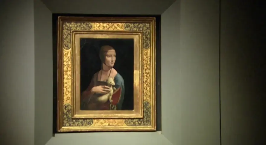 Dama z łasiczką, obraz Leonarda da Vinci, prezentuje młodą kobietę trzymającą w ramionach białego zwierzątko.