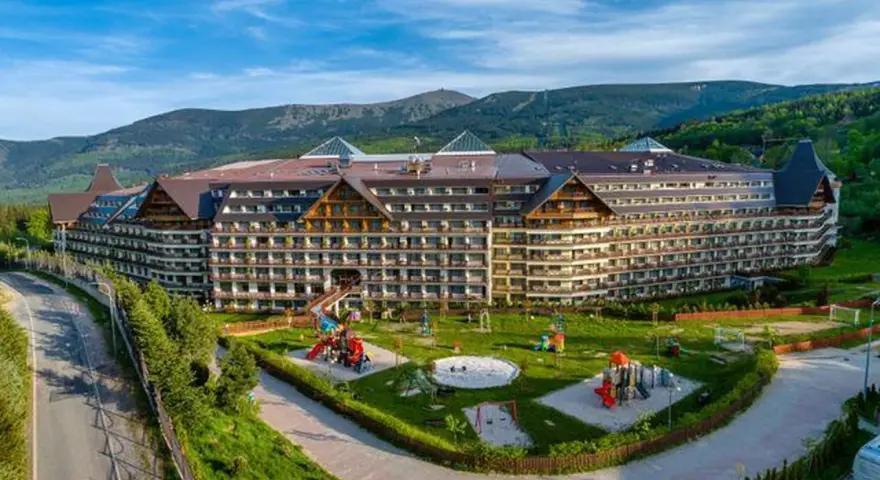 Hotel Gołębiewski Karpacz z placem zabaw i widokiem na góry. Zastanawiasz się, gołębiewski karpacz ile pokoi?