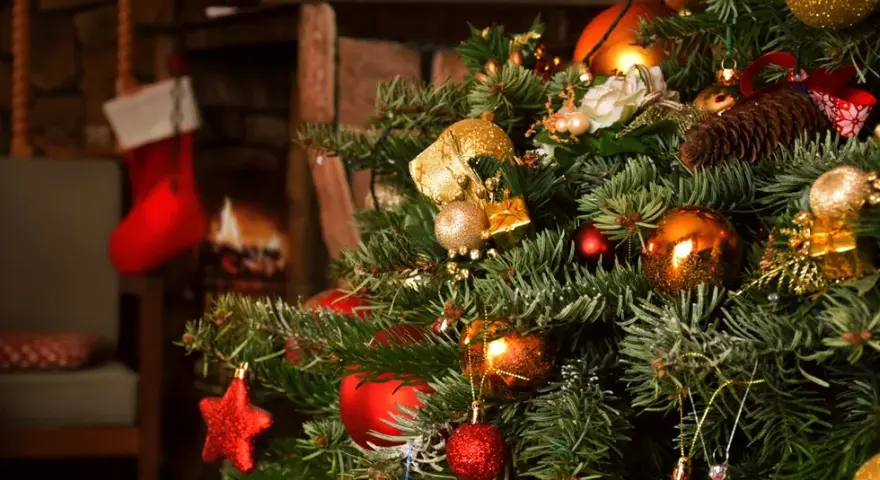 Znaczenie ozdób choinkowych – odkryj ich ukrytą symbolikę i tradycje