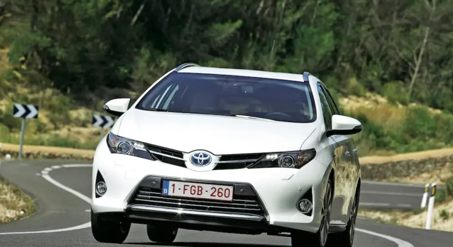 Prius czy Auris - który model lepszy dla Twojej rodziny?