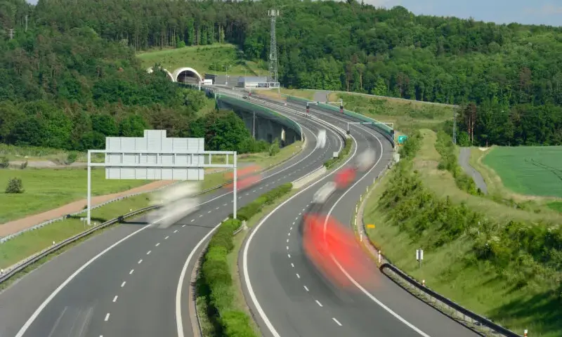 Ile na autostradzie w Czechach? Prędkości, przepisy i kary za przekroczenie
