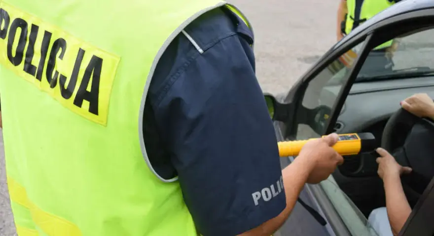 Kiedy policja zbada Cię alkomatem? Prawa i obowiązki