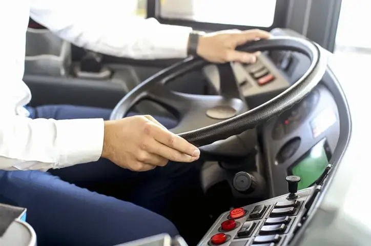 Czy kierowca autobusu może sprawdzać bilety? Oto co musisz wiedzieć