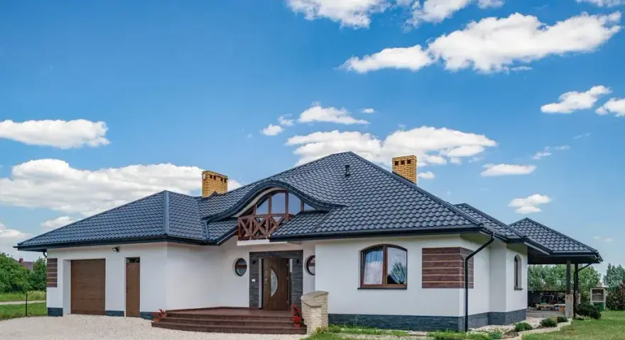 Jaka grubość blachy na dach? Wybierz najlepszą dla swojego domu