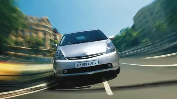 Czy warto kupić używaną Toyotę Prius? Odkryj ukryte wady i zalety