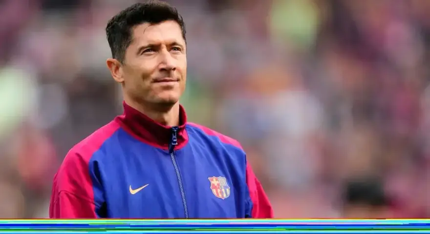 Robert Lewandowski, jeden z najlepiej zarabiających piłkarzy, w stroju FC Barcelony.
