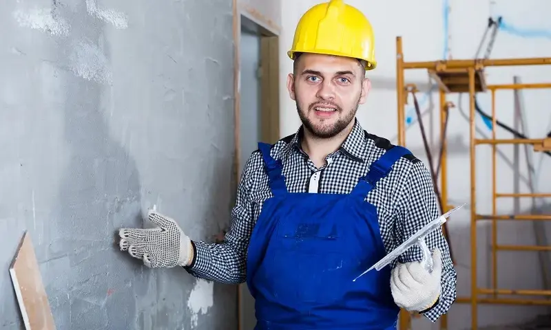 Ile schnie tynk wewnętrzny? Odkryj czynniki wpływające na czas schnięcia