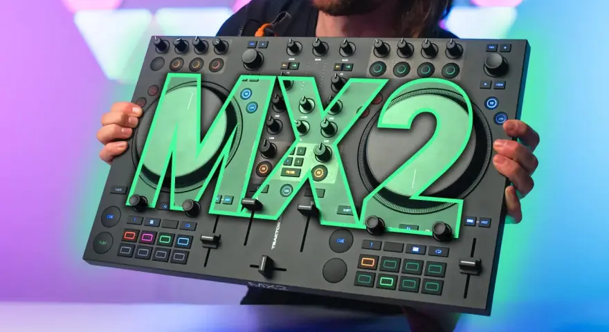 DJ kontroler Traktor Kontrol S2 MK2 z zielonym napisem MX2.