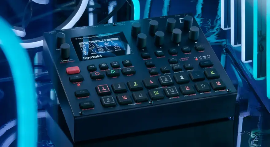Elektron Syntakt – 12-ścieżkowy komputer perkusyjny i syntezator, gotowy do tworzenia dźwięków.
