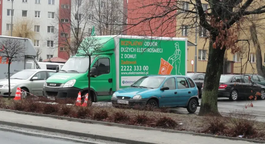 Samochód który zbiera elektrośmieci z osiedla - jak skorzystać z usługi?