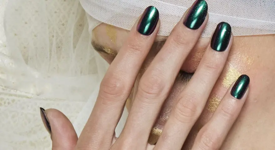 Chrome Nägel: Perfekter Spiegelglanz zu Hause So gelingt's!