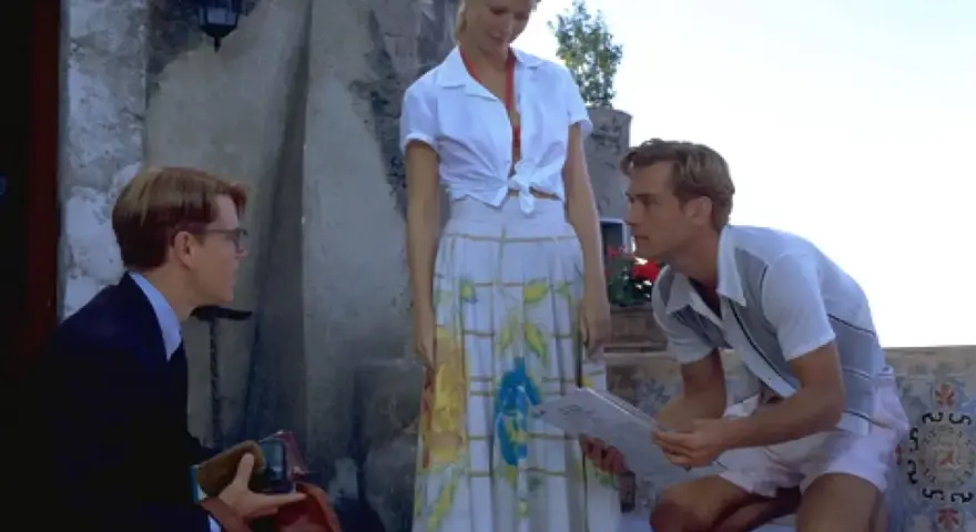 Scena da "Il talento di Mr Ripley" a Ischia: Matt Damon, Gwyneth Paltrow e Jude Law in un momento di tensione.