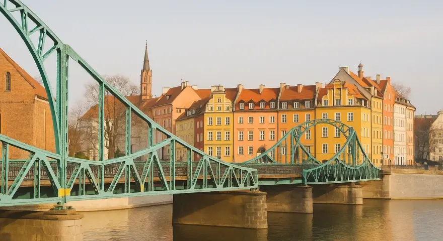 Zielony most na Odrze, kolorowe kamienice i wieża kościelna. Ciekawe ciekawostki o Wrocławiu czekają na odkrycie!
