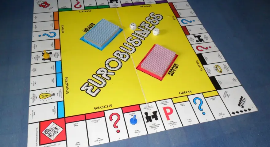 Plansza Eurobusiness. Sprawdź, ile kosztuje hotel w eurobiznes, kupując nieruchomości w Europie.