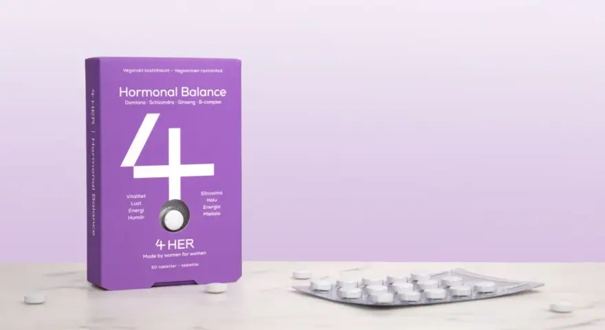 Lila förpackning med "Hormonal Balance" och en tablettkartong. Kan hjälpa mot hormonell obalans symtom kvinna.