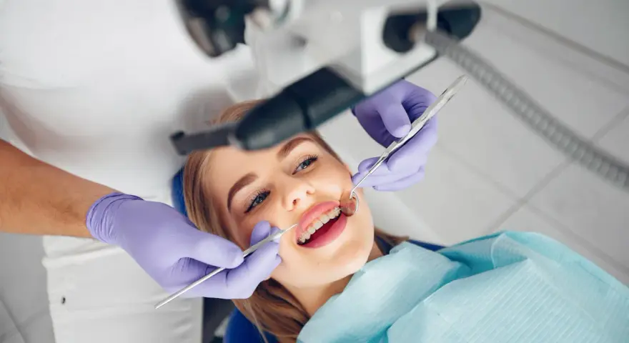 Gdzie przyjmuje dentysta w niedziele? Znajdź pomoc szybko i blisko