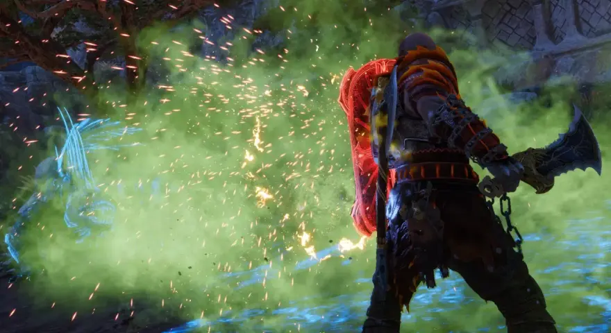 Kratos, el crisol de God of War Ragnarök, se enfrenta a un enemigo etéreo envuelto en humo verde y chispas.