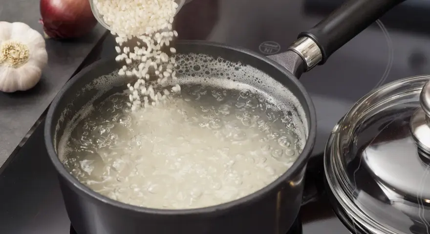 Idealny ryż do sushi: Opanuj sztukę gotowania krok po kroku