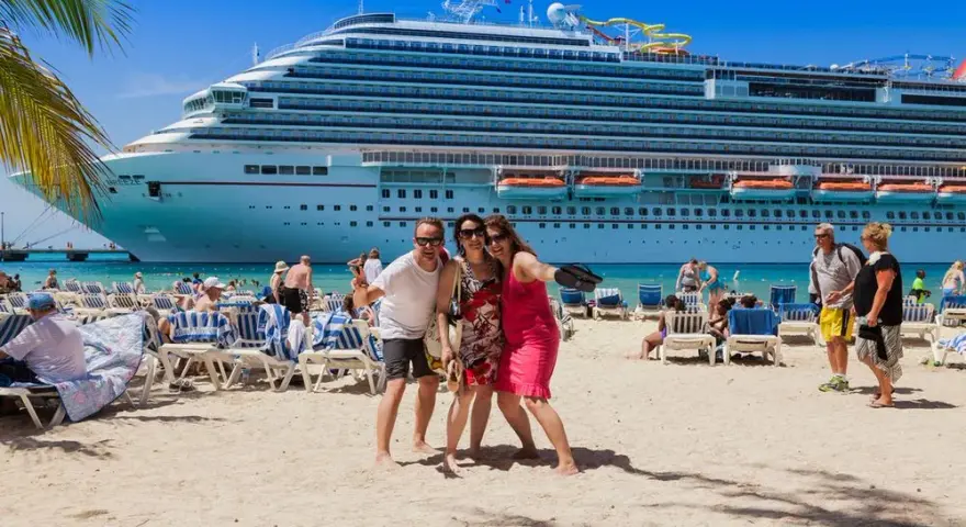 Gdzie polecieć z Polski? Kierunki na każdą kieszeń i bez paszportu!