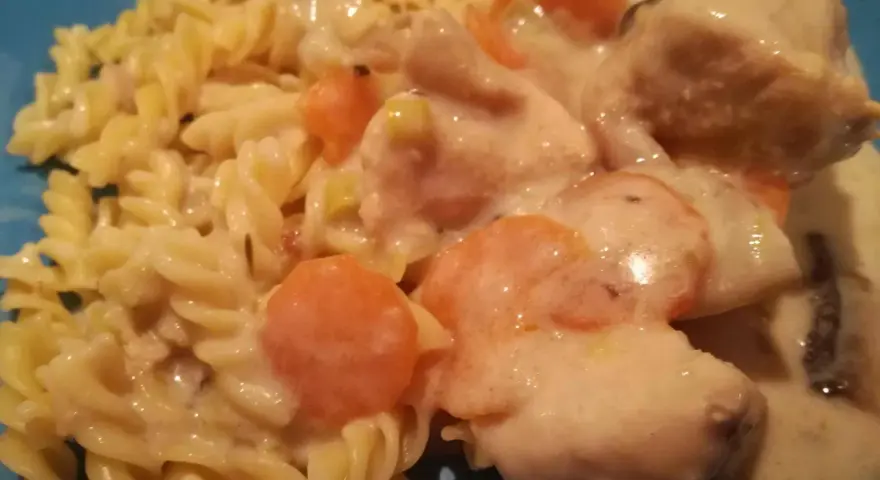 Blanquette de poulet Cookeo on fusilli pasta, with carrots and creamy sauce. A delicious and comforting meal.