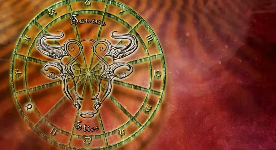 Znak zodiaku Byk (Taurus) w kole zodiakalnym, ozdobiony stylizowanym wizerunkiem głowy byka.