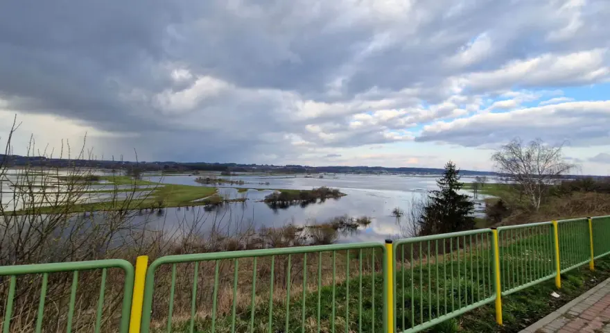 Rozlewiska Narwi koło Łomży. Wiosenne krajobrazy, które są jednymi z najpiękniejszych atrakcji tego regionu.