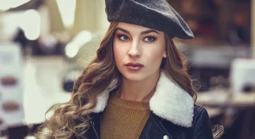 Czy berety są modne? Odkryj ich niezwykłą popularność i stylizacje